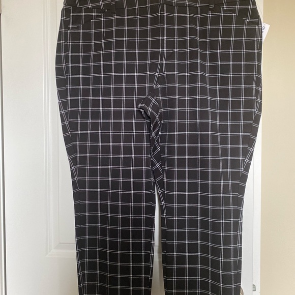 Old Navy Pixie Pull on Pant. NWT. - Picture 3 of 8